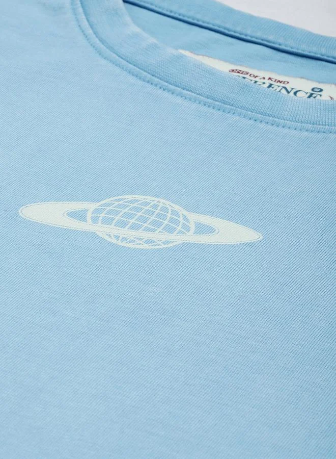 ديفيرينس أوف أوبينيون تيشيرت واسع بتفاصيل مشطوفة